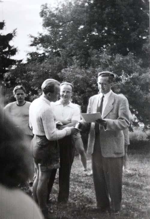 1954 Hugo Hofer 2 Vorstand Horst Heinke Trainer Eberl Sportwart Hans Thurner Sieger