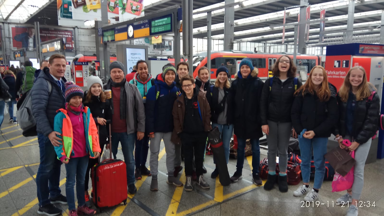 Gruppenbild am Bahnhof München vor der Fahrt nach Bonn