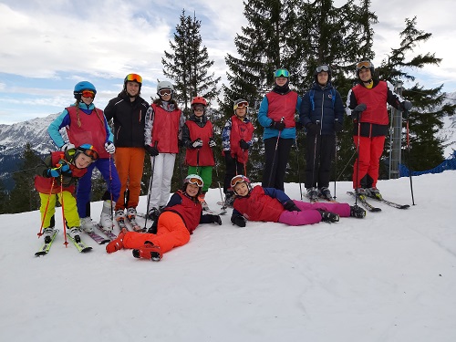 Gruppenbild vor Ski fahren