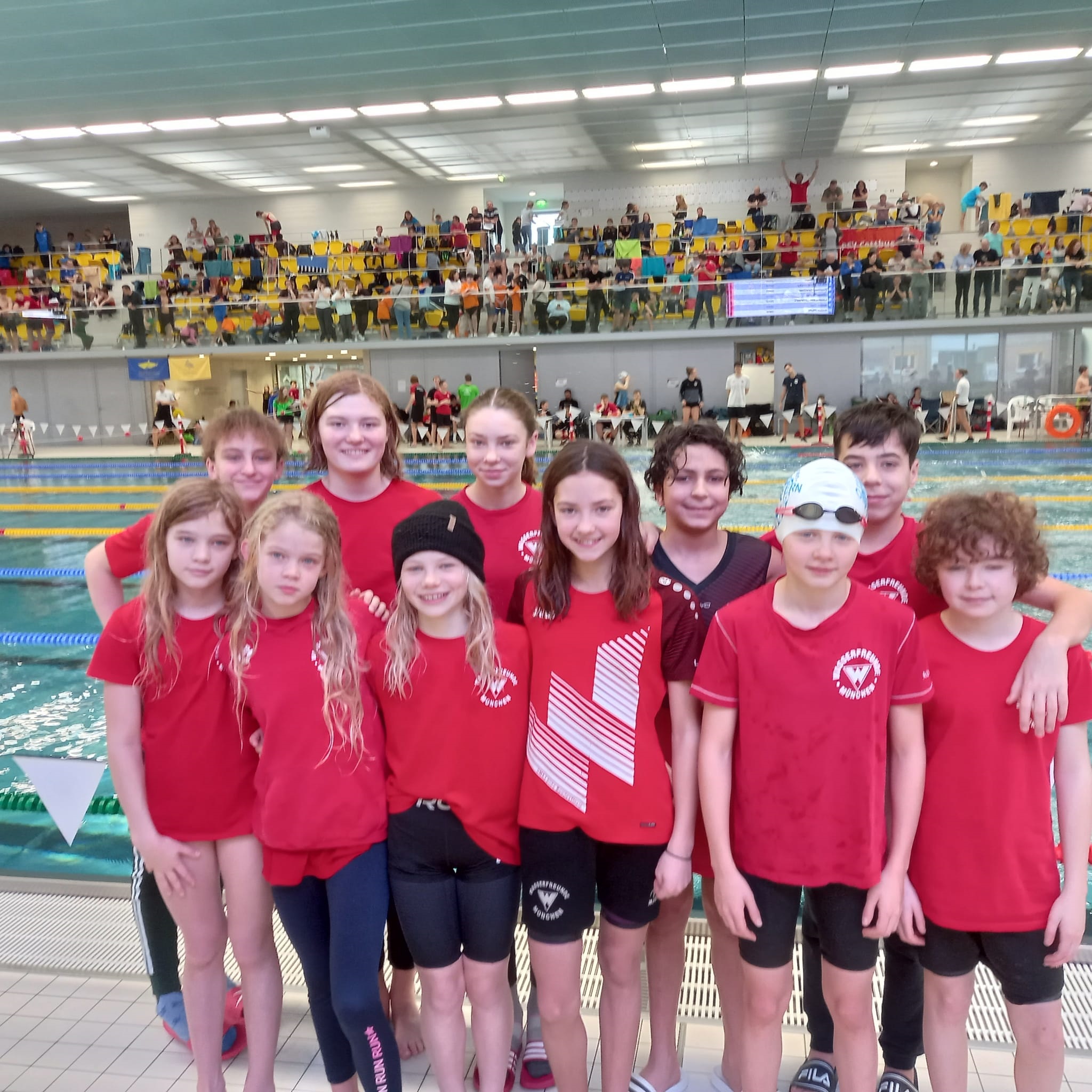 11 SchwimmerInnen im Dresdner Bad