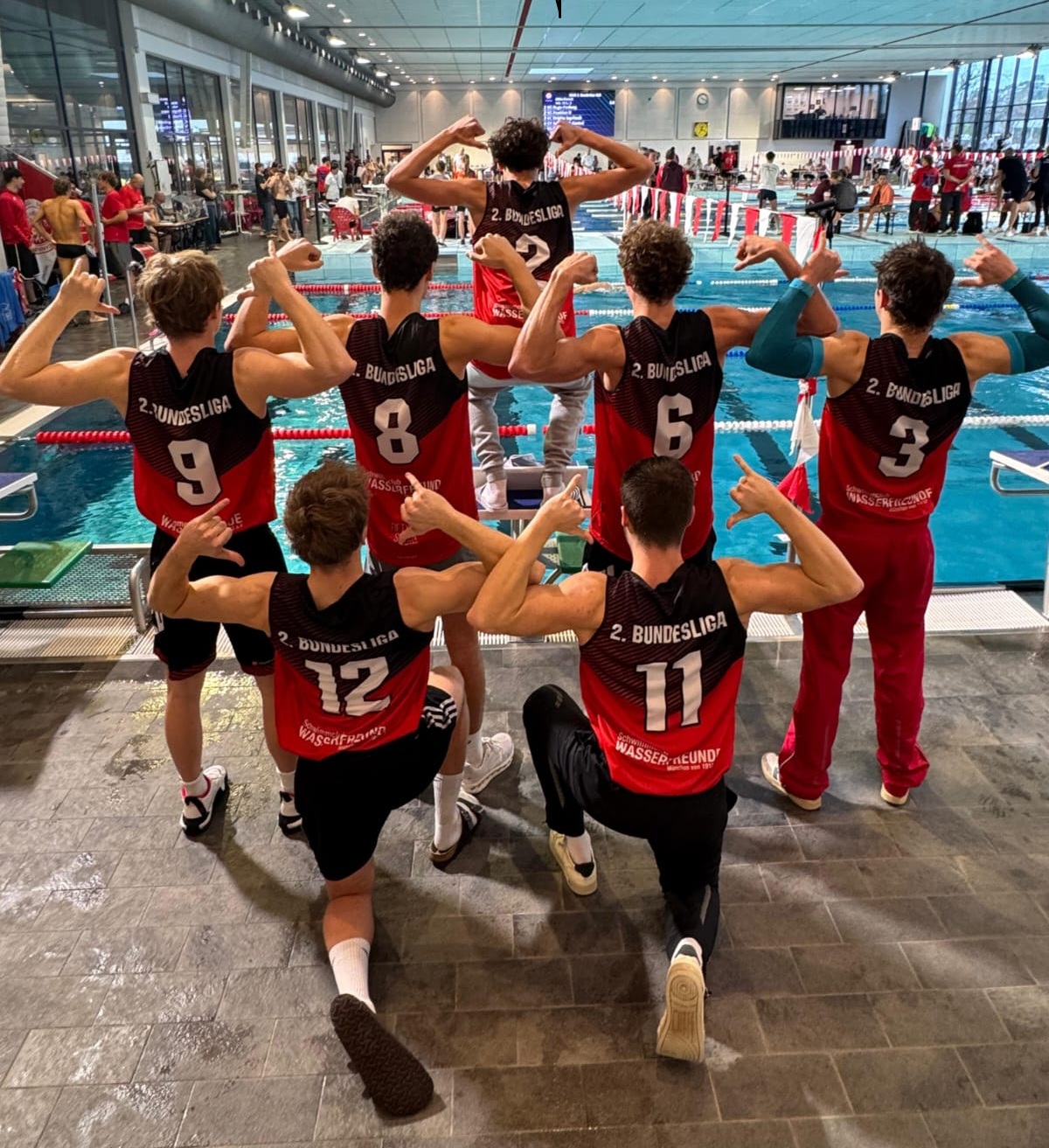 Gruppenbild in Bamberger Schwimmbad