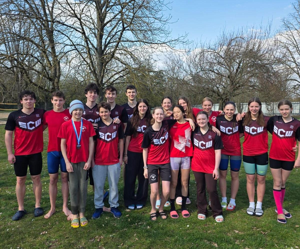 Gruppenbild auf der Wiese